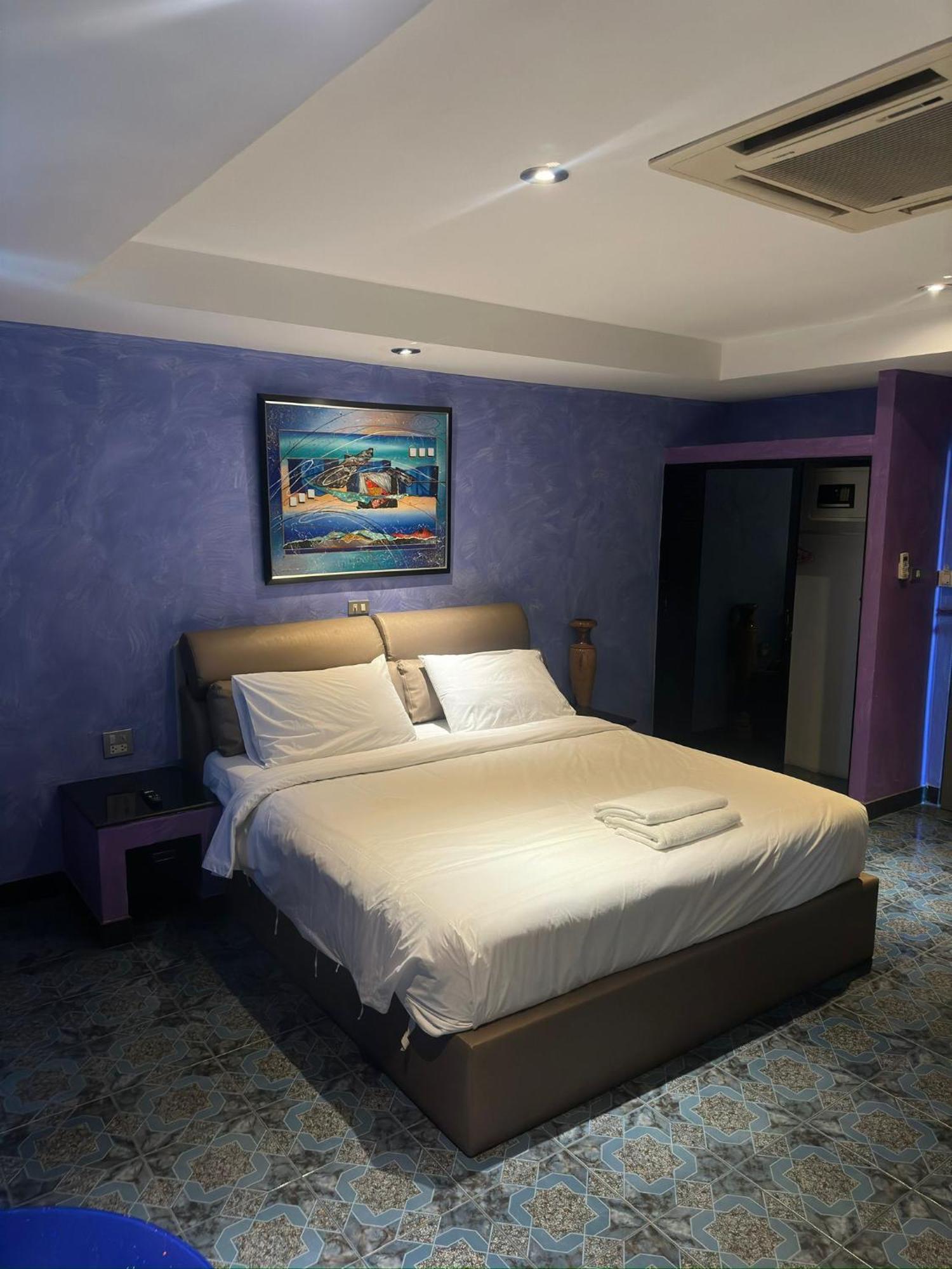 Koenig Hotel Pattaya Near Walking Street Exteriör bild