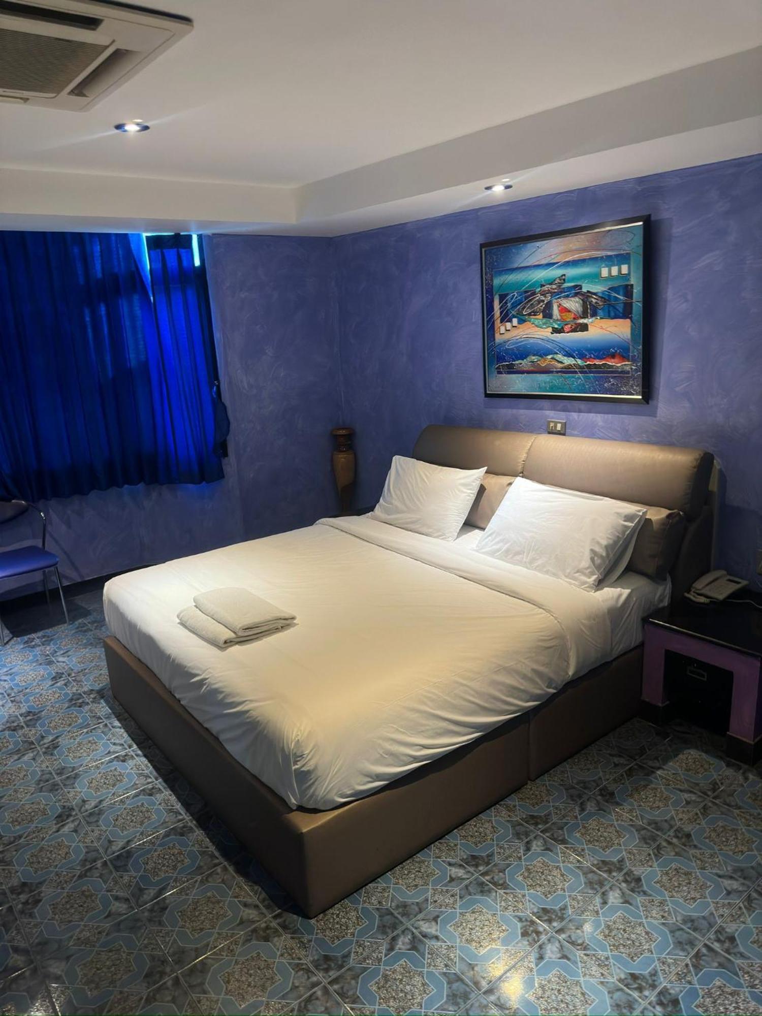 Koenig Hotel Pattaya Near Walking Street Exteriör bild