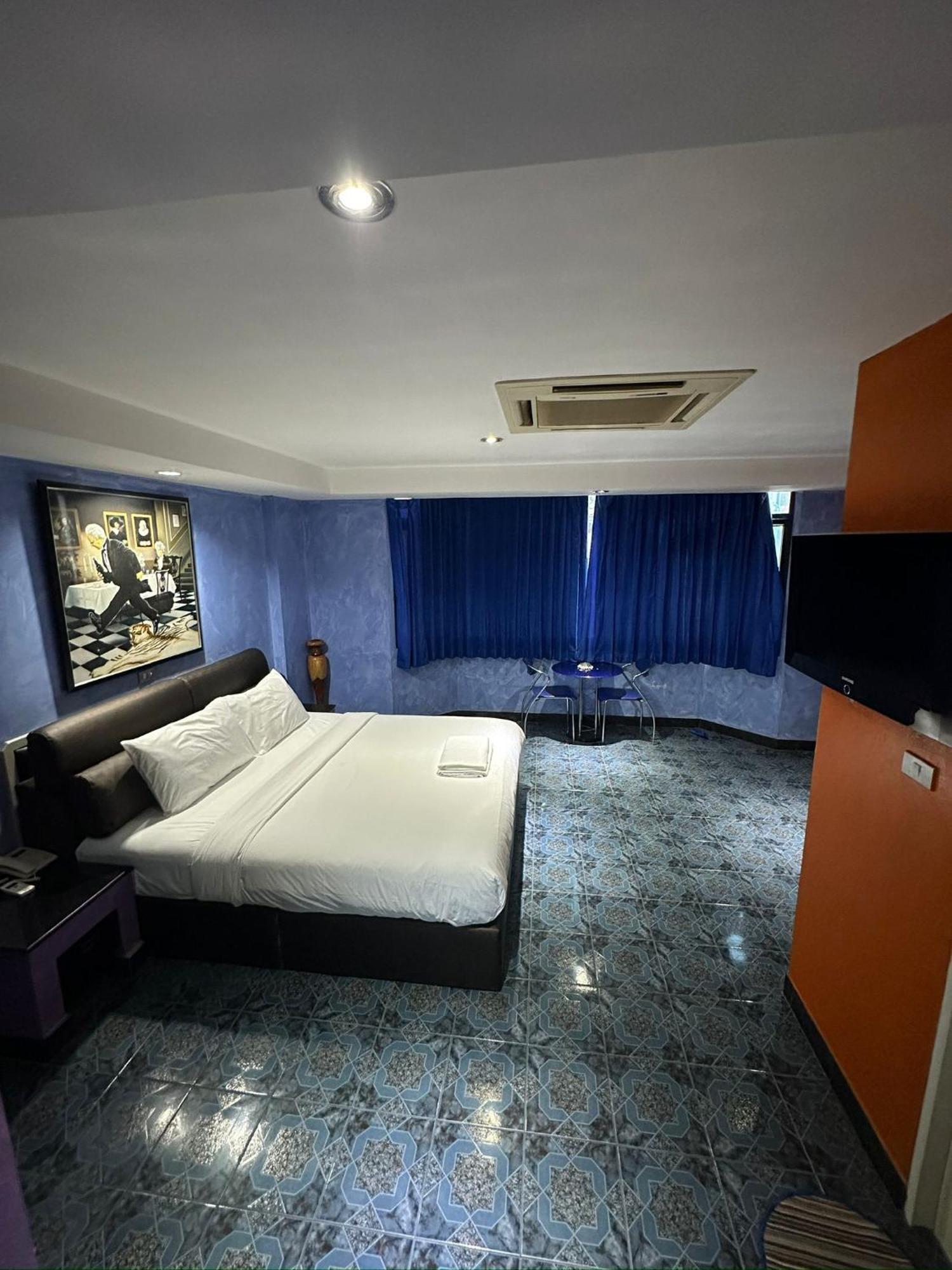 Koenig Hotel Pattaya Near Walking Street Exteriör bild